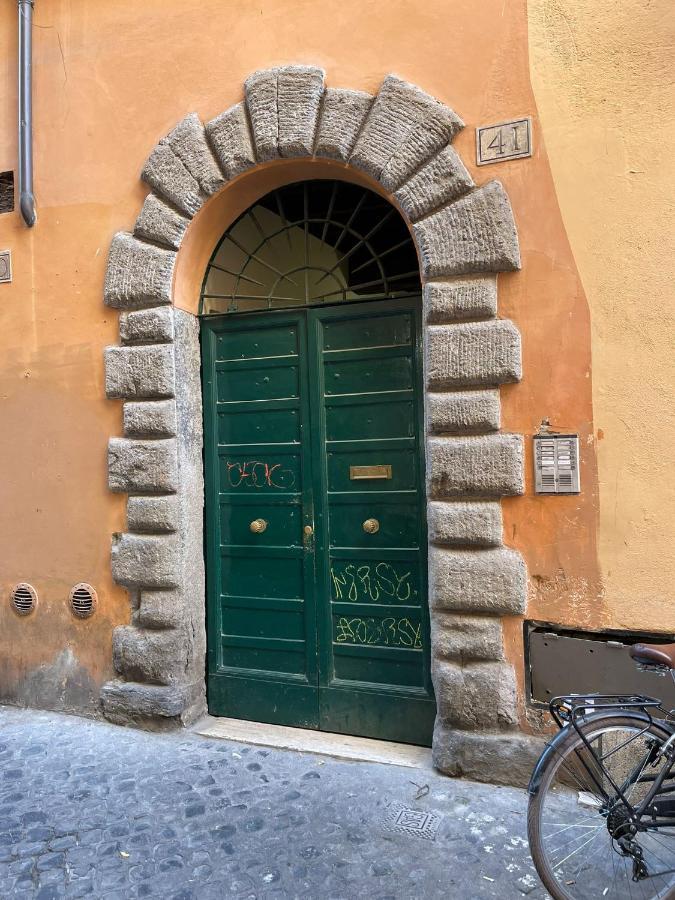 Casa Cappellari Design Studio A Campo De' Fiori Рим Экстерьер фото
